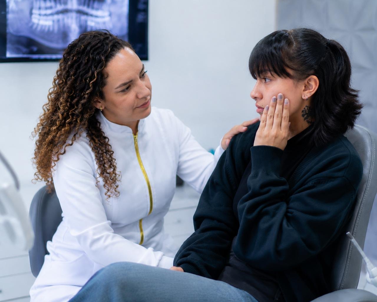 Dra. Kely acompañando a una paciente